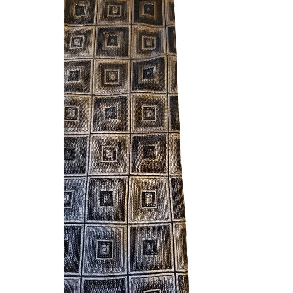 Croft & Barrow Hand‎ Made 100% Silk Neck Tie Made In China Gray Silver Squares